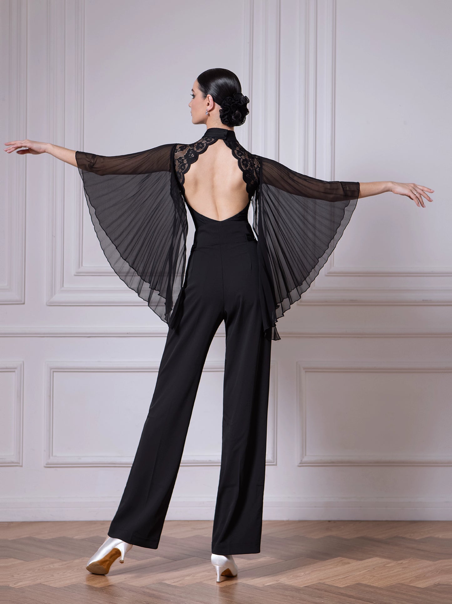 TID.B046 ballroom dance practice suit top new pleated large floating sleeves national ballroom dance suit
