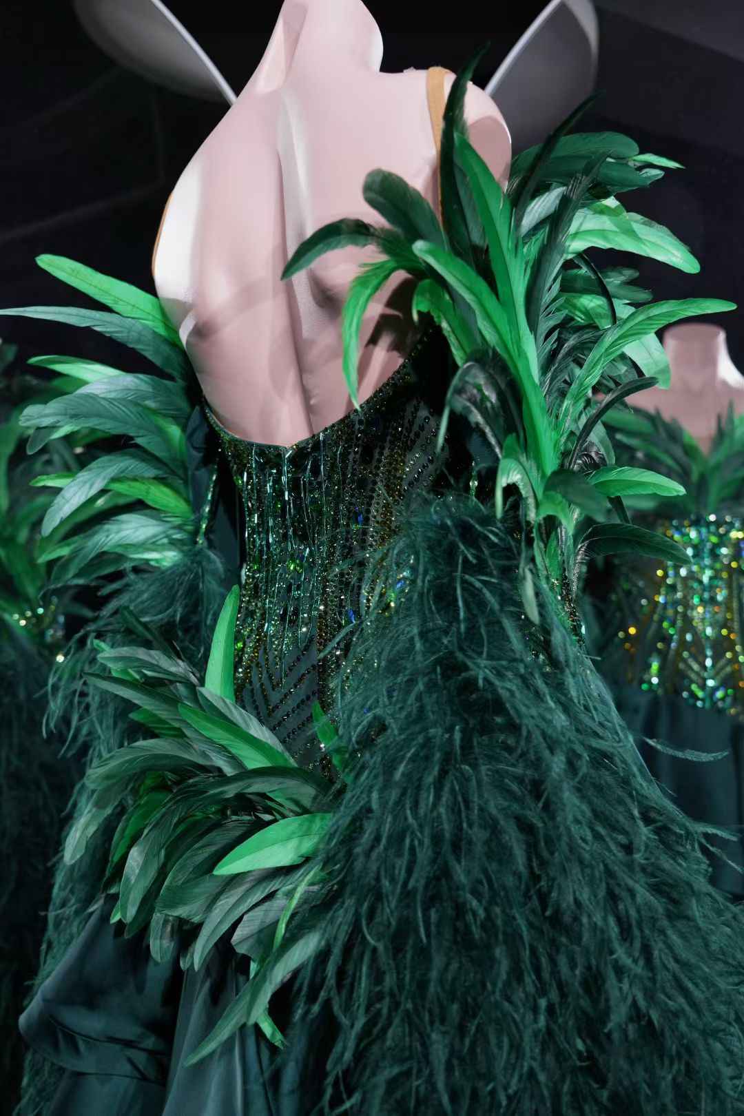 PEI.B011 Luxury Green Feather Ballroom Dance Dress