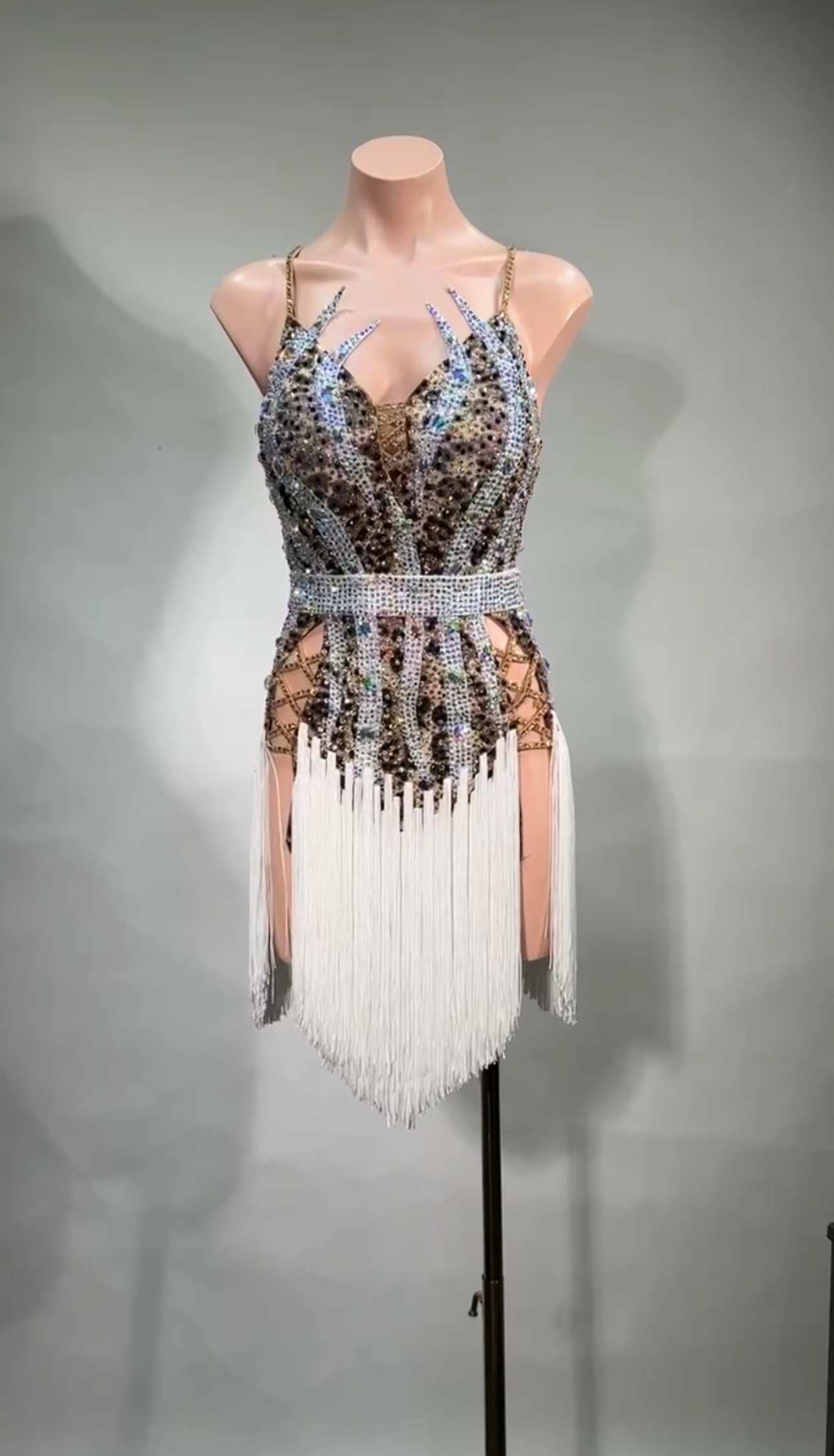 MINEJAS.L020 Leopard print with white fringe
