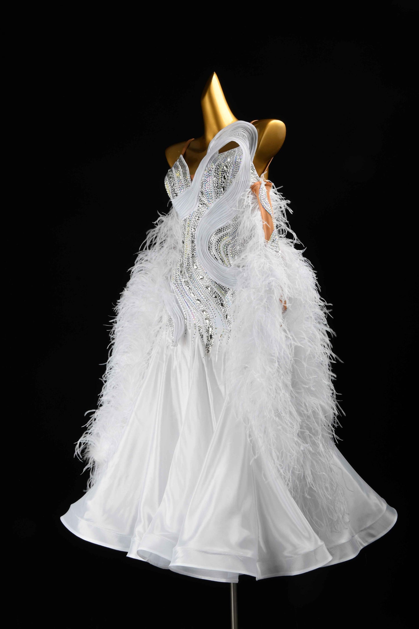 MINEJAS.B456 White Feather Rhinestone Ballroom Gown