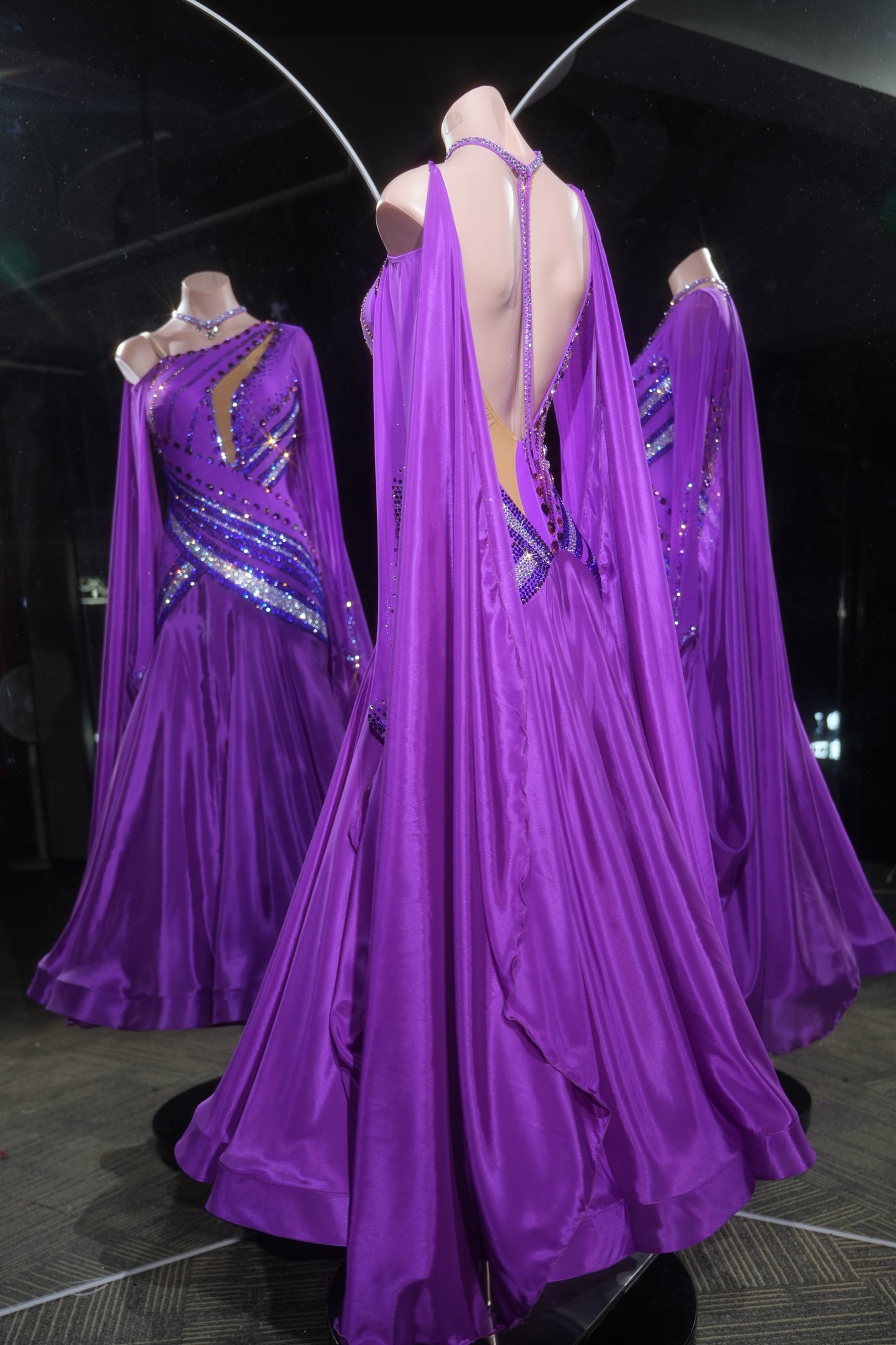 MINEJAS.L525 Abito da ballo liscio viola vibrante con design asimmetrico in strass | Abito standard a manica lunga