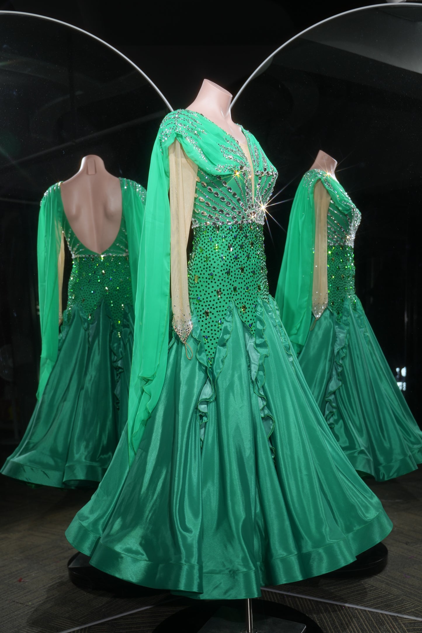 MINEJAS.L527 Emerald Green Ballroom Dance Dress with Fan-Shaped Rhinestone Bodice | Low-Back Standard Gown - Mine·Jas
