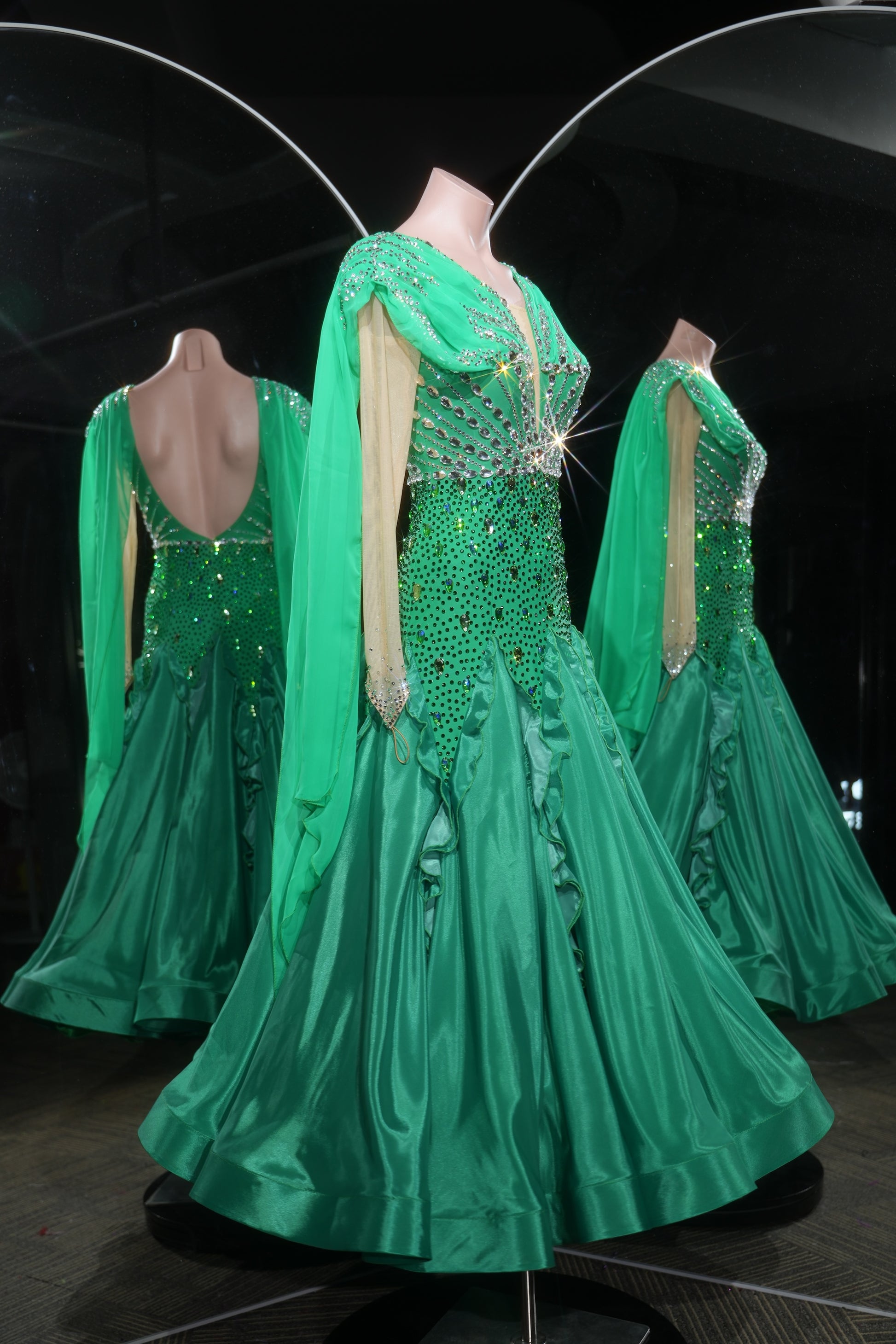 MINEJAS.L527 Emerald Green Ballroom Dance Dress with Fan-Shaped Rhinestone Bodice | Low-Back Standard Gown - Mine·Jas