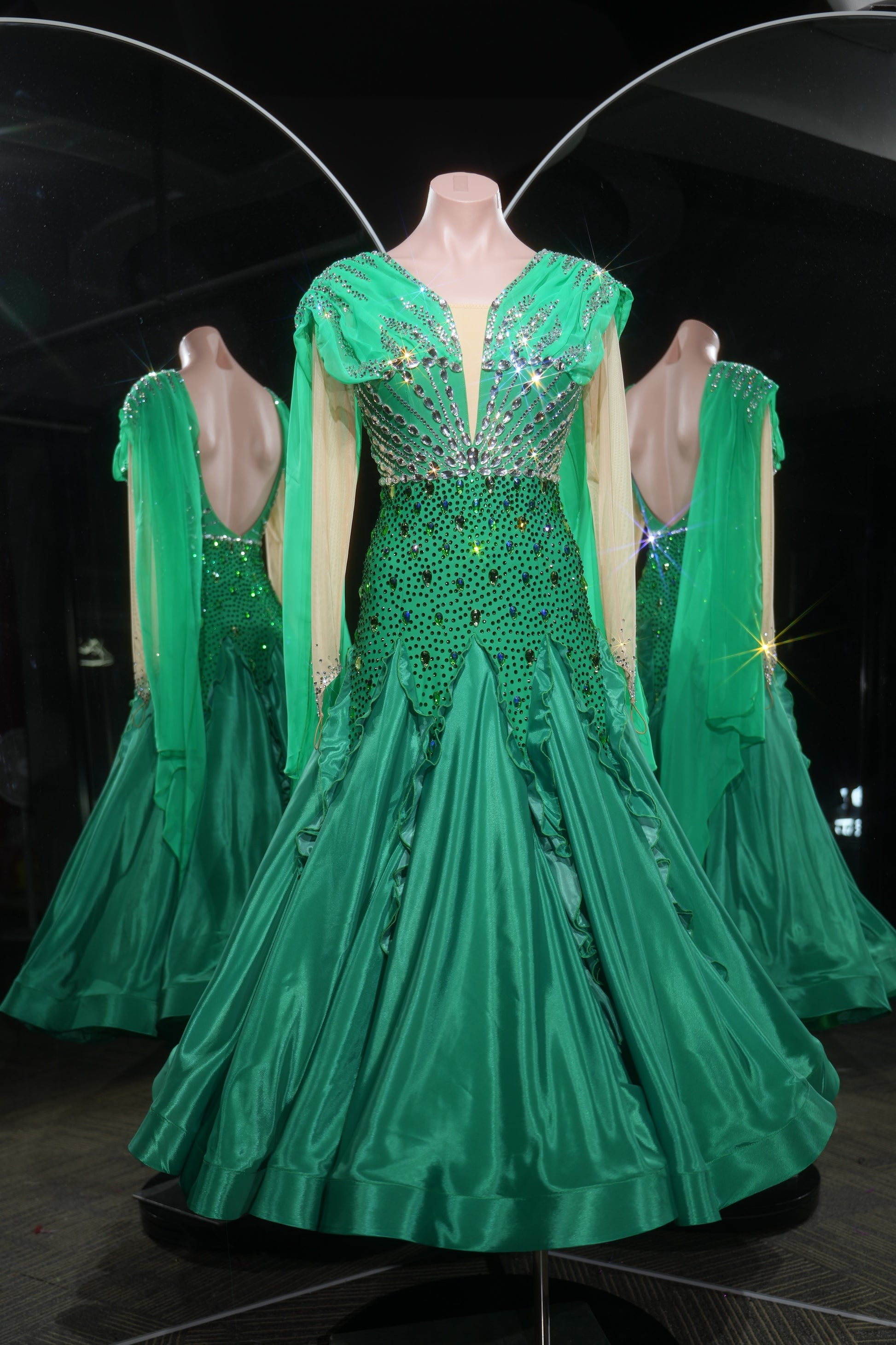 MINEJAS.L527 Emerald Green Ballroom Dance Dress with Fan-Shaped Rhinestone Bodice | Low-Back Standard Gown - Mine·Jas