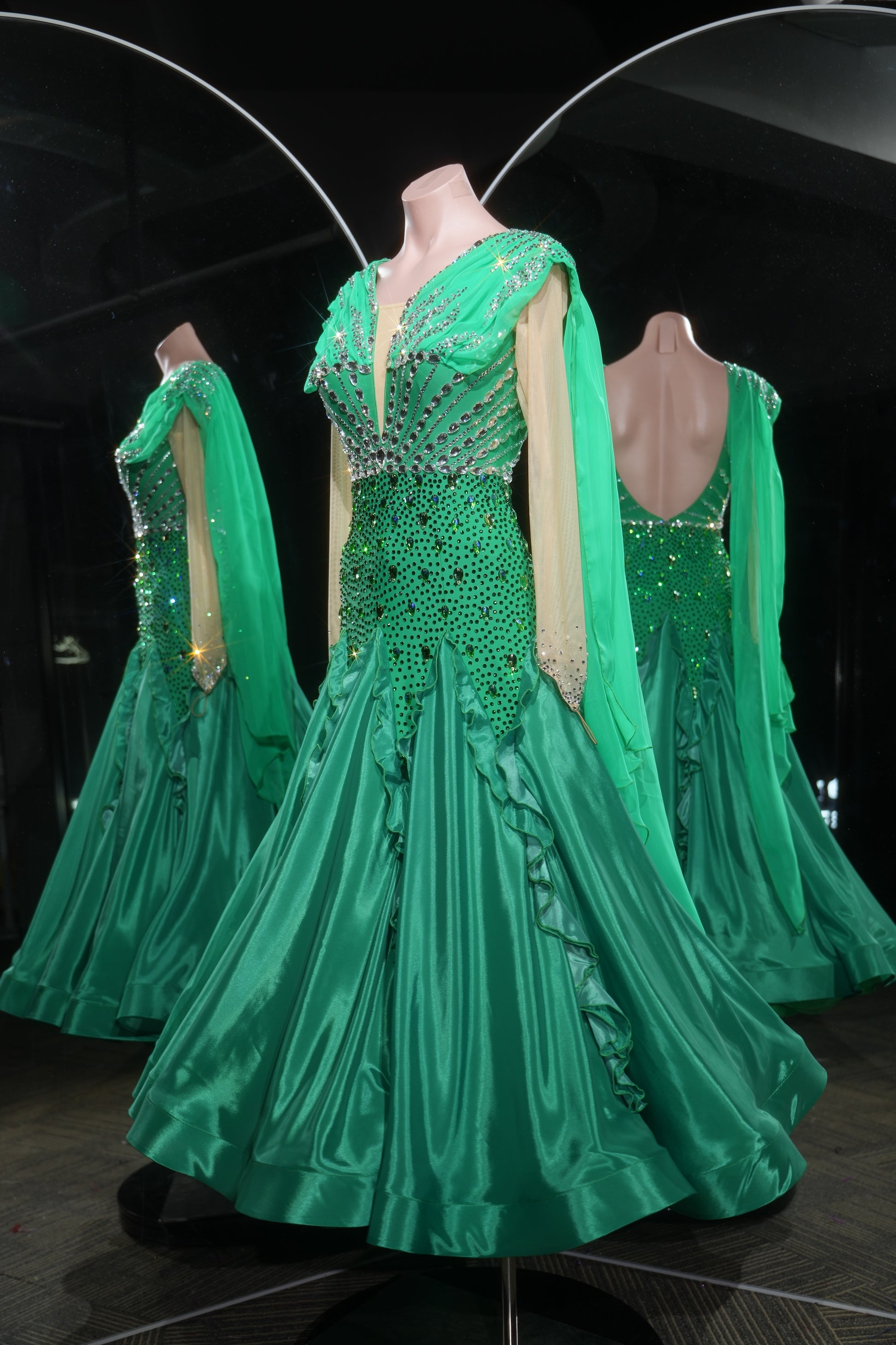 MINEJAS.L527 Emerald Green Ballroom Dance Dress with Fan-Shaped Rhinestone Bodice | Low-Back Standard Gown - Mine·Jas