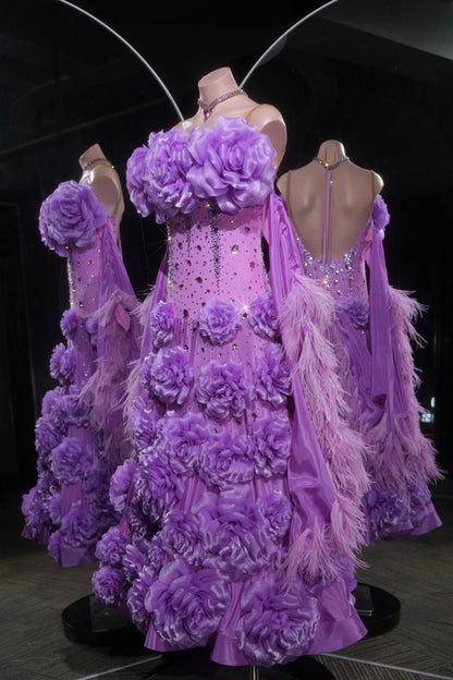 MINEJAS.L541 Abito da ballo liscio lavanda viola con rose 3D oversize e maniche in piuma | Abito standard con schiena scoperta