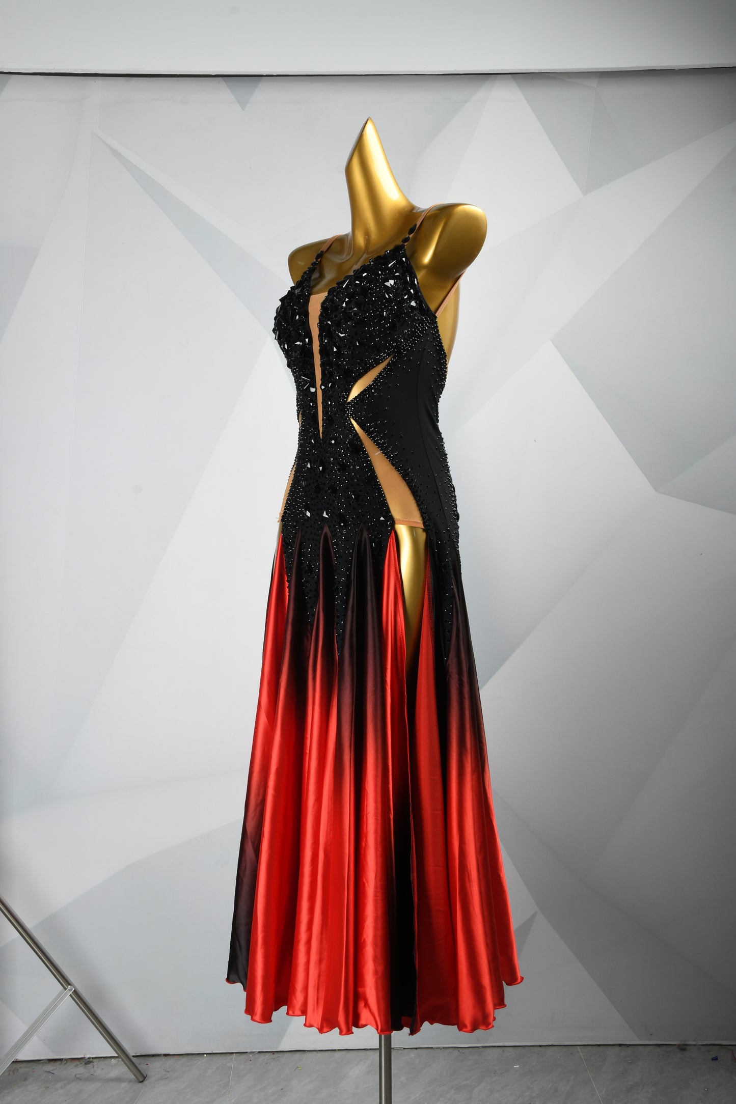 MINEJAS 2526 Black to Red Gradient Dress | Sleek American Smooth Style